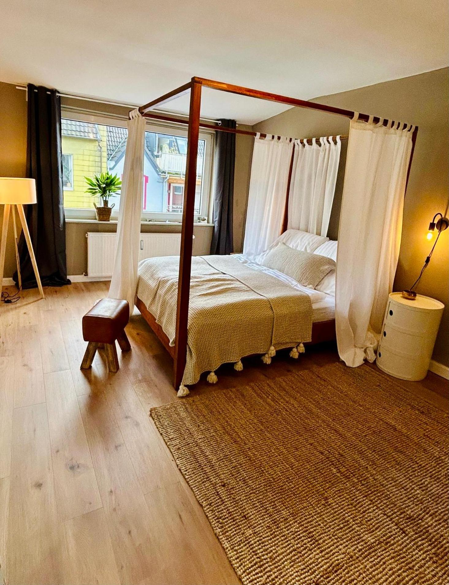 Feelslikehome - Urbane Altbauwohnung Mit Dachterasse& Parkplatz Bochum Exterior foto
